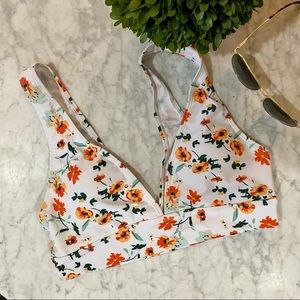 4️⃣for2️⃣0️⃣! NWOT Floral Bikini Top